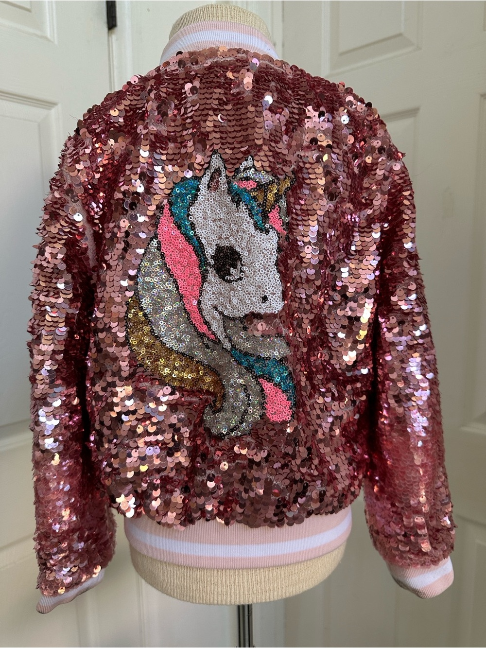 H&M Pink Sequin Unicorn Bomber Jacket in Size 4-5Y - Picture 4 of 12